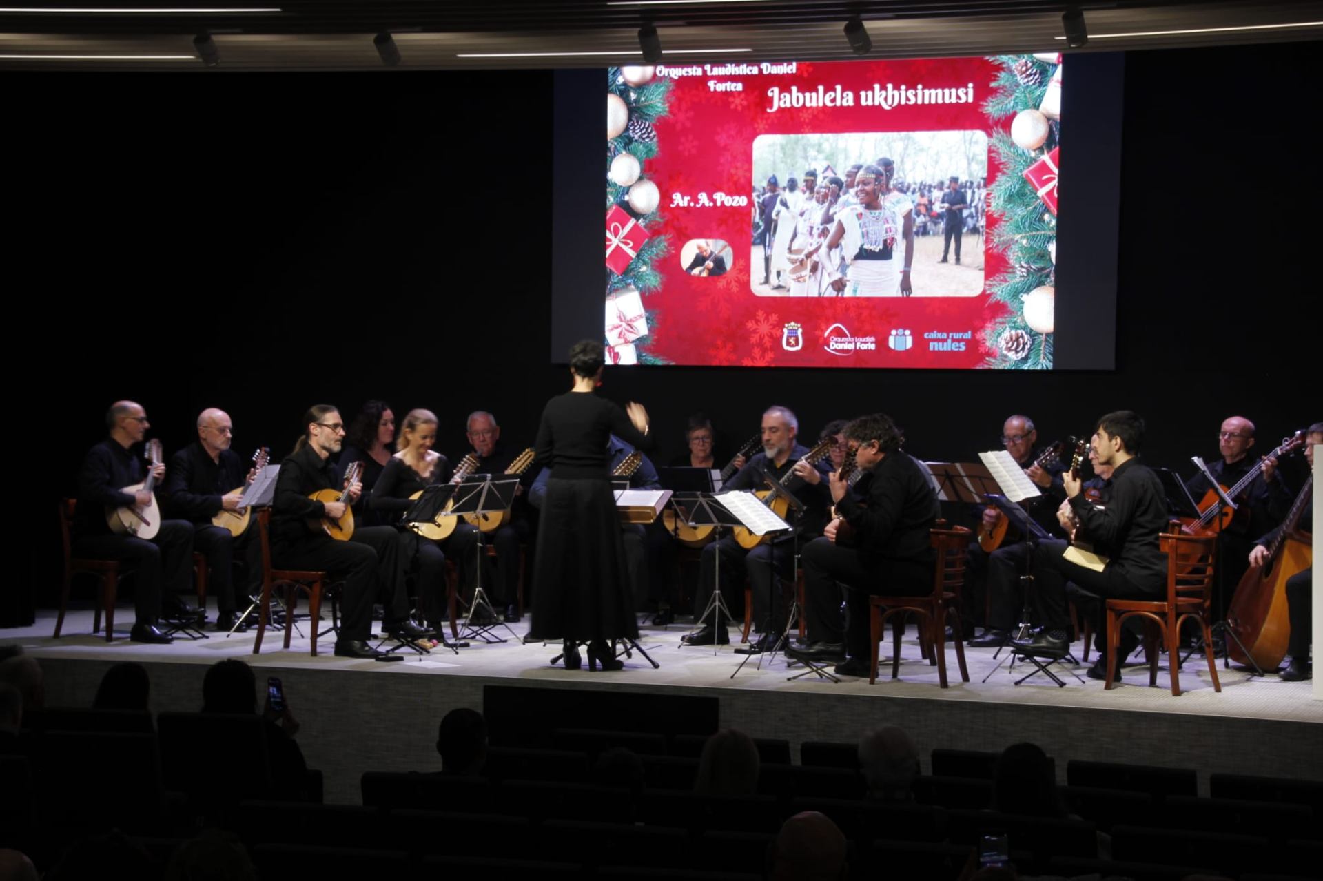 Concierto de Navidad de la orquesta con proyección Jabulela ukhisimusi
